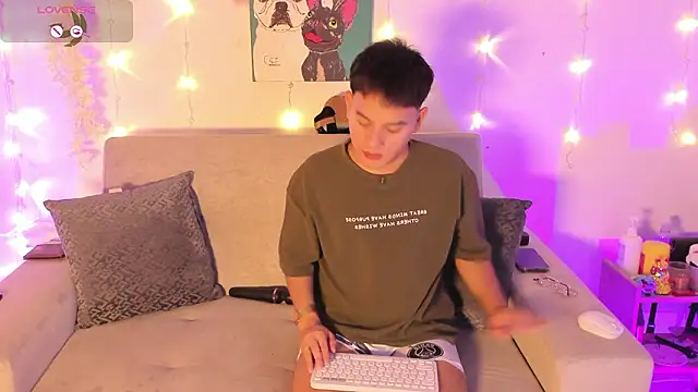 Snapshot of Young_Ben chatting on March 21, 2026, 10:57 pm Young Ben online show from March 21, 2026, 10:57 pm