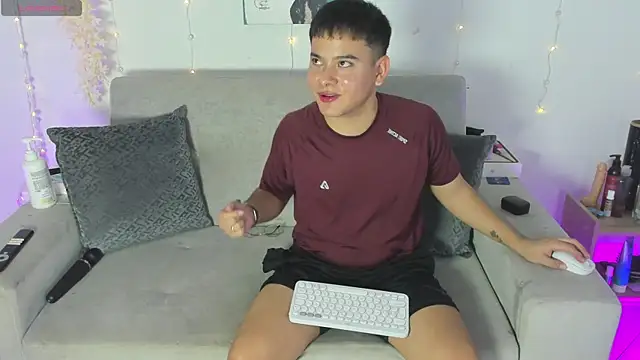 Snapshot of Young_Ben chatting on June 4, 2026, 1:49 pm Young Ben online show from June 4, 2026, 1:49 pm