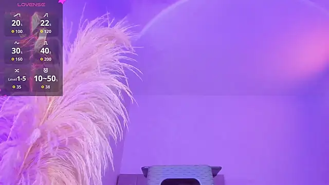 liiamluna  online show from October 31, 2025, 9:28 am