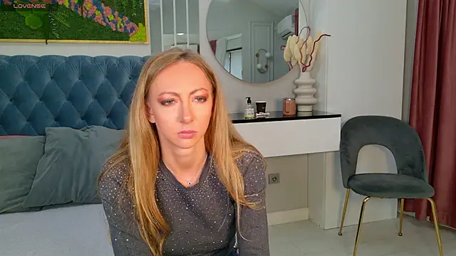 Snapshot of SiennaPierce chatting on March 12, 2026, 5:13 am SiennaPierce online show from March 12, 2026, 5:13 am