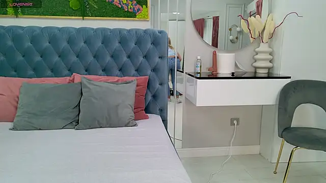 SiennaPierce online show from September 19, 2025, 4:27 am