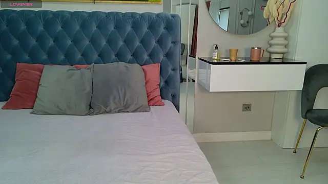 Snapshot of SiennaPierce chatting on March 13, 2026, 5:23 am SiennaPierce online show from March 13, 2026, 5:23 am