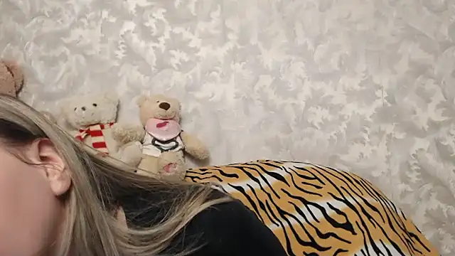 hotsteacher online show from April 30, 2026, 10:25 pm