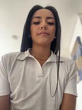 im-isabella online show from May 7, 2026, 9:29 pm