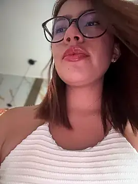 Snapshot of sara_calderon chatting on March 18, 2026, 1:57 pm sara calderon online show from March 18, 2026, 1:57 pm