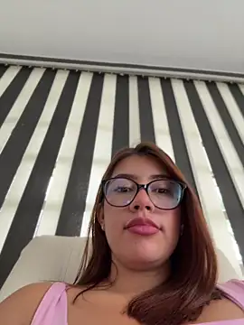 Snapshot of sara_calderon chatting on April 15, 2026, 1:37 pm sara calderon online show from April 15, 2026, 1:37 pm