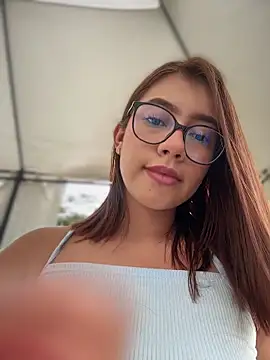 Snapshot of sara_calderon chatting on March 10, 2026, 1:37 pm sara calderon online show from March 10, 2026, 1:37 pm