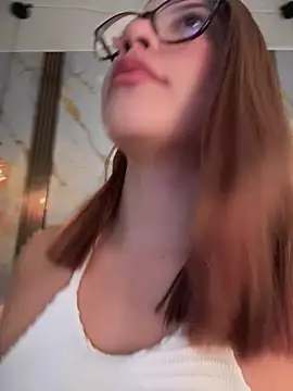 Snapshot of sara_calderon chatting on April 8, 2026, 1:34 pm sara calderon online show from April 8, 2026, 1:34 pm
