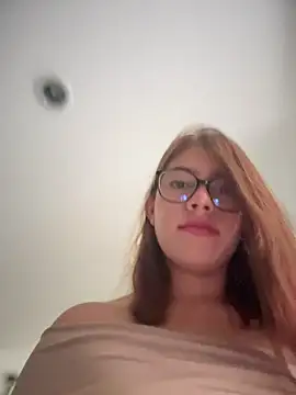 Snapshot of sara_calderon chatting on April 7, 2026, 1:35 pm sara calderon online show from April 7, 2026, 1:35 pm