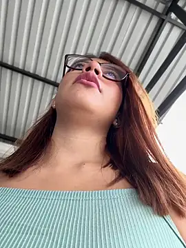 Snapshot of sara_calderon chatting on April 11, 2026, 1:37 pm sara calderon online show from April 11, 2026, 1:37 pm