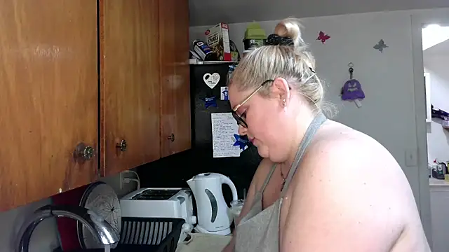 Kinky Witch online show from April 30, 2026, 6:04 pm