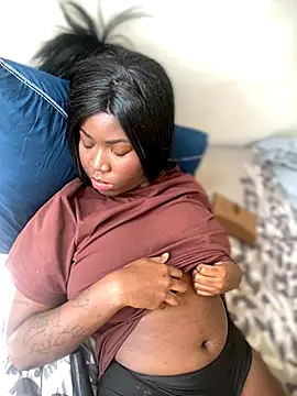 Alexia 24 online show from November 18, 2025, 4:10 pm