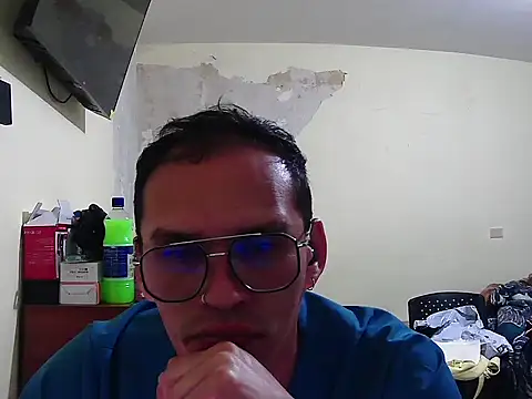 DOBLEWYOSK69G online show from October 22, 2025, 4:12 am