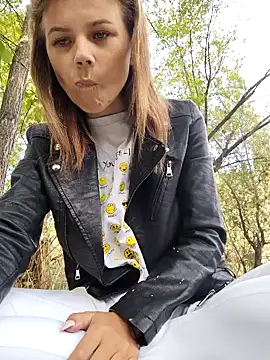 Snapshot of YOURLIKAA chatting on September 22, 2025, 3:34 am YOURLIKAA online show from September 22, 2025, 3:34 am