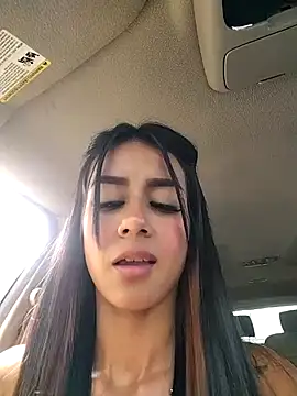 Juliana Xander online show from November 14, 2025, 2:32 pm