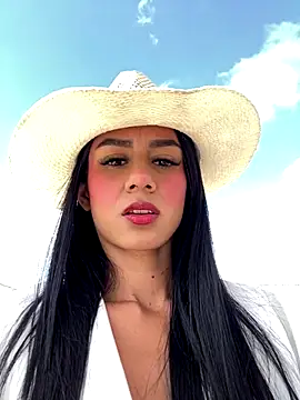 Juliana Xander online show from December 15, 2025, 2:23 pm