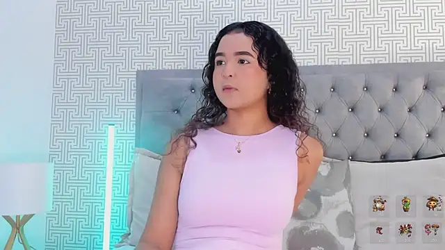 Evaa Lunna  online show from April 28, 2026, 8:13 pm