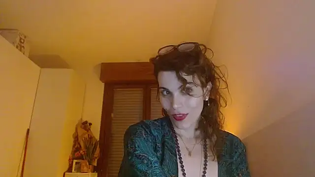 refem9 online show from November 3, 2025, 5:27 pm