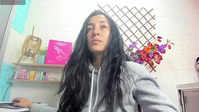 SALOME KORLAND online show from June 17, 2026, 3:44 pm