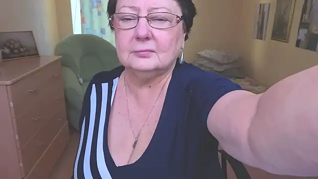 Margo Moll online show from December 15, 2025, 8:42 am