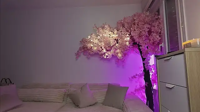 Luna Dollxh online show from September 28, 2025, 6:15 pm