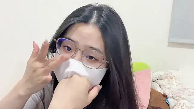 Snapshot of LHeart chatting on March 9, 2026, 1:47 pm LHeart online show from March 9, 2026, 1:47 pm