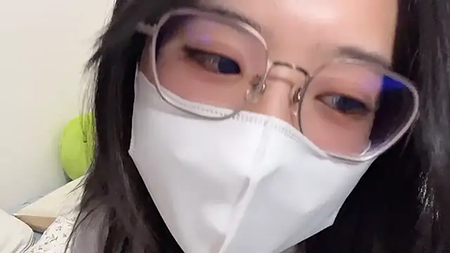 LHeart online show from September 17, 2025, 1:57 pm