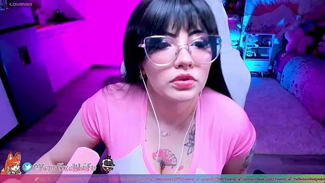 Snapshot of AlyssaRomanova chatting on February 14, 2026, 2:01 am AlyssaRomanova online show from February 14, 2026, 2:01 am