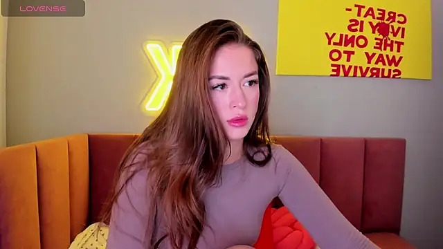 StacyWells online show from September 14, 2025, 2:34 am