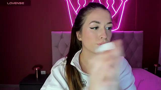 StacyWells online show from October 15, 2025, 2:21 am