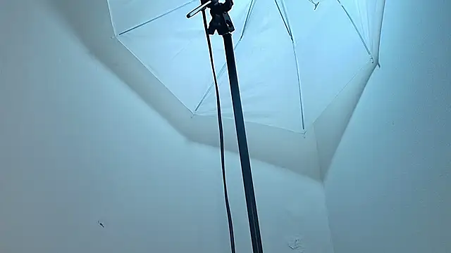 zuri villegas online show from November 30, 2025, 7:03 pm