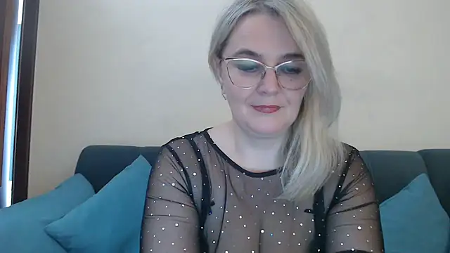 EleanoraDream online show from May 24, 2026, 1:00 pm