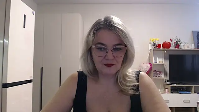 EleanoraDream online show from May 3, 2026, 9:58 am