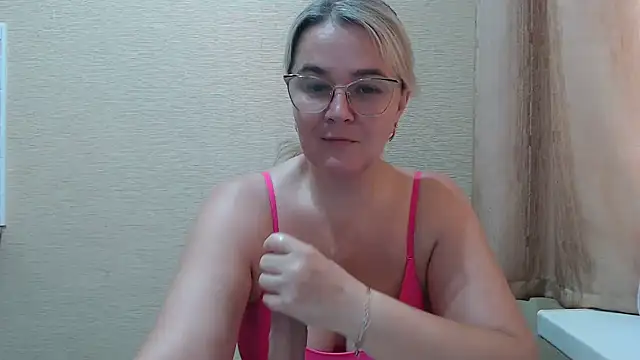 EleanoraDream online show from July 8, 2026, 7:42 am