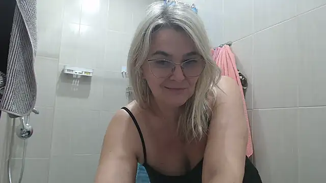 EleanoraDream online show from May 23, 2026, 8:46 am