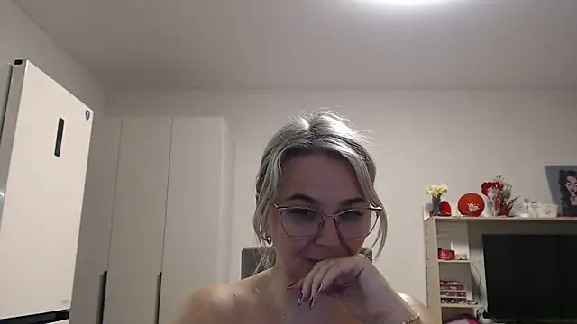 EleanoraDream online show from May 9, 2026, 5:16 pm