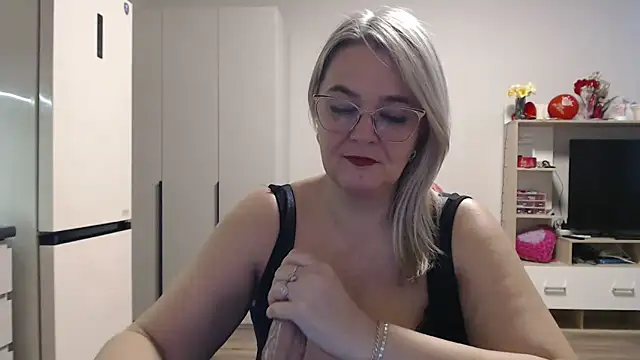 EleanoraDream online show from May 7, 2026, 4:50 am