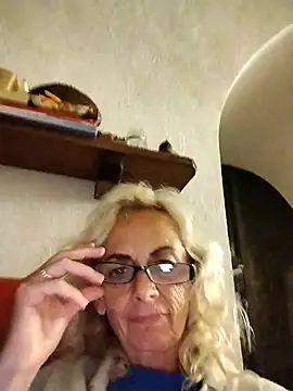 clarabell4 online show from October 10, 2025, 8:20 pm