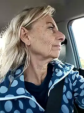 clarabell4 online show from November 15, 2025, 9:35 am