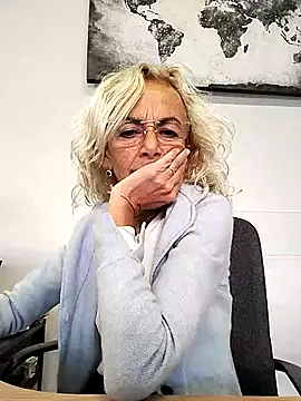 clarabell4 online show from October 9, 2025, 7:31 am