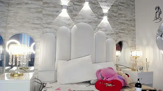 Yassy vazquez online show from September 20, 2025, 7:41 pm