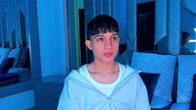 Sebax Young online show from September 17, 2025, 4:14 am