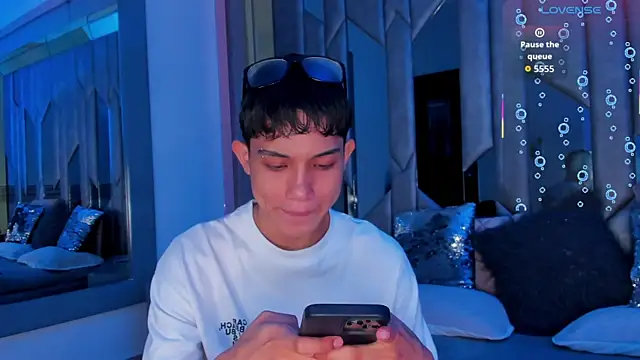 Snapshot of Sebax_Young chatting on June 5, 2026, 8:03 pm Sebax Young online show from June 5, 2026, 8:03 pm