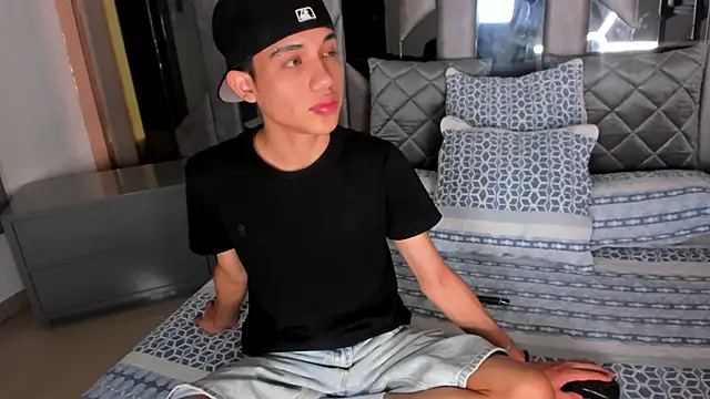 Sebax Young online show from April 21, 2026, 9:32 pm
