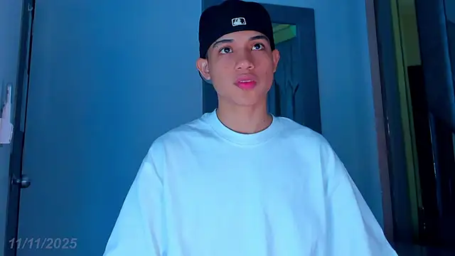 Sebax Young online show from November 11, 2025, 8:03 pm