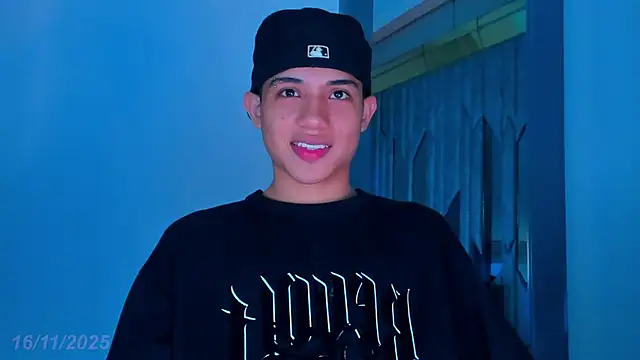 Sebax Young online show from November 16, 2025, 8:24 pm