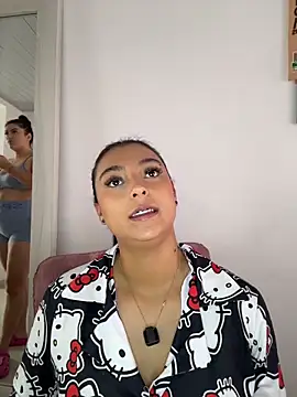 nicolexxaleja online show from April 28, 2026, 2:43 pm