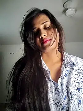 cute radhikaa online show from April 12, 2026, 9:01 am