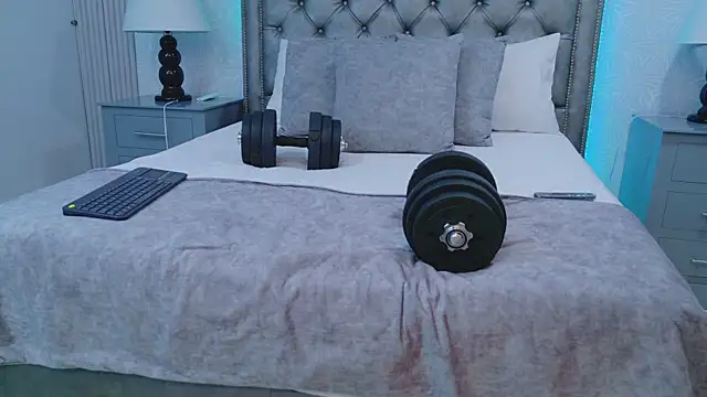 ZoeKrug online show from January 9, 2026, 7:32 pm