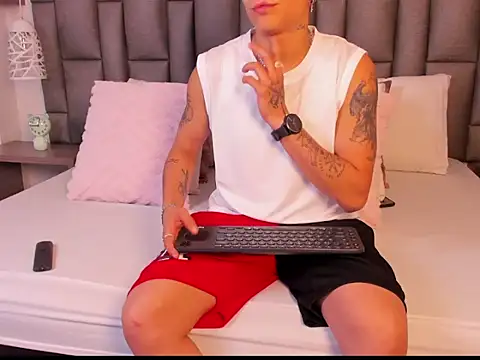 Snapshot of ZoeKrug chatting on March 26, 2026, 12:03 pm ZoeKrug online show from March 26, 2026, 12:03 pm